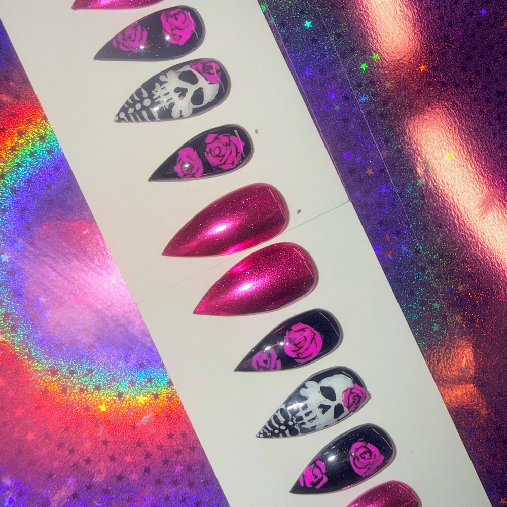 Pink and Black Skull Rose Nail Set